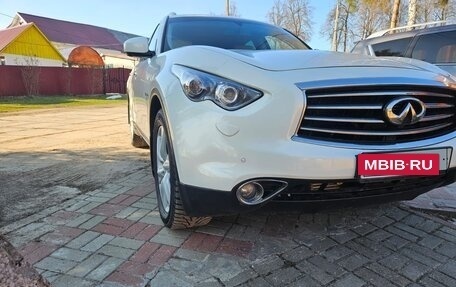Infiniti QX70, 2015 год, 2 650 000 рублей, 2 фотография