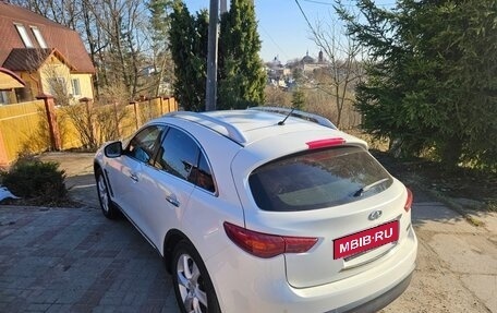 Infiniti QX70, 2015 год, 2 650 000 рублей, 12 фотография