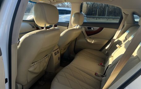 Infiniti QX70, 2016 год, 2 890 000 рублей, 14 фотография