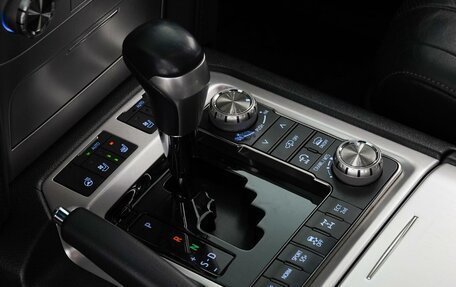 Toyota Land Cruiser 200, 2019 год, 8 790 000 рублей, 17 фотография