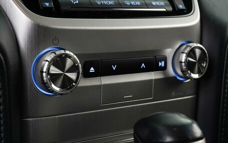 Toyota Land Cruiser 200, 2019 год, 8 790 000 рублей, 20 фотография