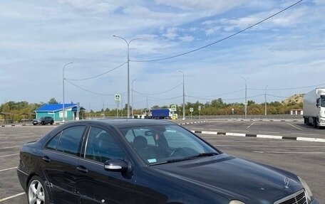 Mercedes-Benz C-Класс, 2005 год, 700 000 рублей, 1 фотография