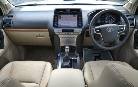 Toyota Land Cruiser Prado 150 рестайлинг 2, 2022 год, 4 020 131 рублей, 9 фотография