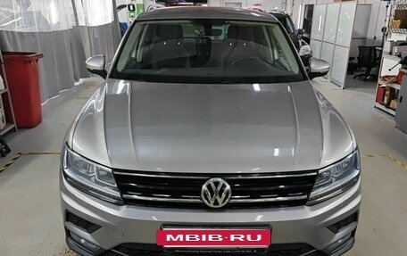 Volkswagen Tiguan II, 2018 год, 1 884 000 рублей, 2 фотография