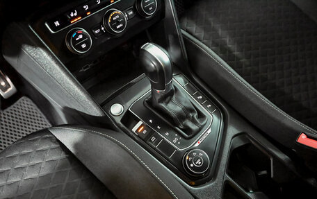 Volkswagen Tiguan II, 2018 год, 2 765 000 рублей, 15 фотография