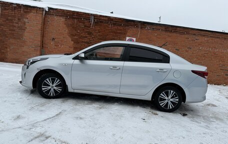 KIA Rio IV, 2020 год, 950 000 рублей, 3 фотография