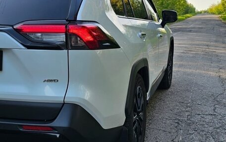 Toyota RAV4, 2021 год, 3 950 000 рублей, 5 фотография