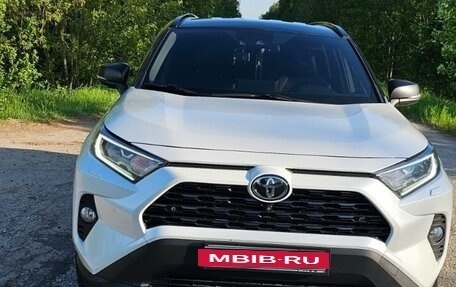 Toyota RAV4, 2021 год, 3 950 000 рублей, 2 фотография