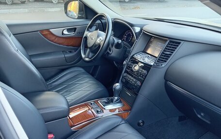 Infiniti QX70, 2014 год, 5 750 000 рублей, 26 фотография