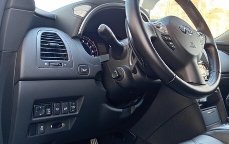 Infiniti QX70, 2014 год, 5 750 000 рублей, 28 фотография