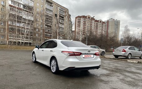 Toyota Camry, 2018 год, 2 350 000 рублей, 4 фотография