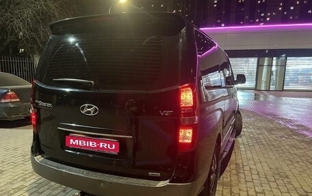 Hyundai Grand Starex Grand Starex I рестайлинг 2, 2017 год, 2 200 000 рублей, 1 фотография