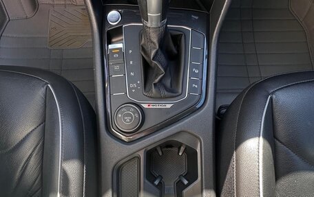Volkswagen Tiguan II, 2018 год, 2 950 000 рублей, 16 фотография
