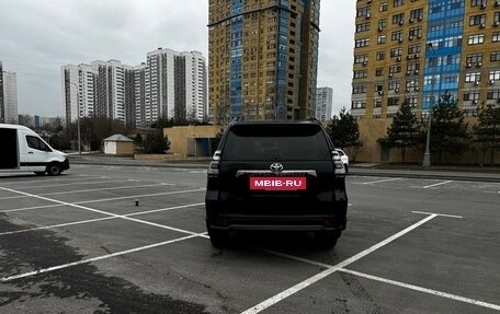 Toyota Land Cruiser Prado 150 рестайлинг 2, 2021 год, 7 600 000 рублей, 3 фотография