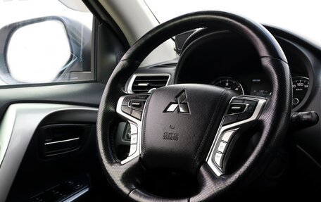 Mitsubishi Pajero Sport III рестайлинг, 2018 год, 2 890 000 рублей, 14 фотография