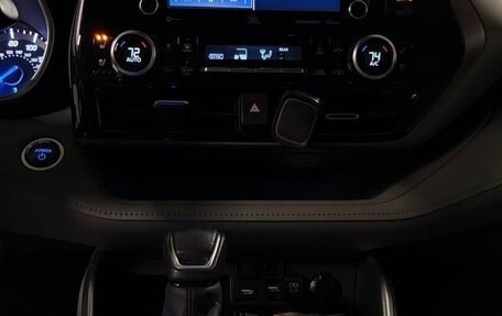 Toyota Highlander, 2020 год, 4 500 000 рублей, 5 фотография