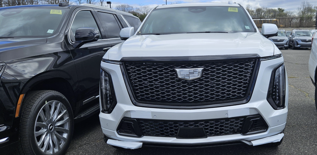 Cadillac Escalade V, 2025 год, 31 000 000 рублей, 2 фотография
