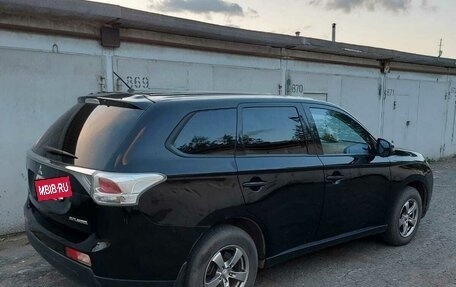 Mitsubishi Outlander III рестайлинг 3, 2014 год, 1 490 000 рублей, 4 фотография