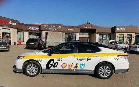 Toyota Camry, 2019 год, 1 600 000 рублей, 3 фотография