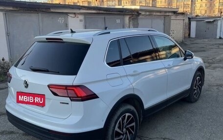 Volkswagen Tiguan II, 2018 год, 3 100 000 рублей, 5 фотография