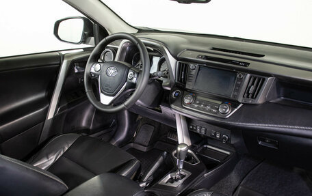 Toyota RAV4, 2017 год, 1 898 000 рублей, 11 фотография