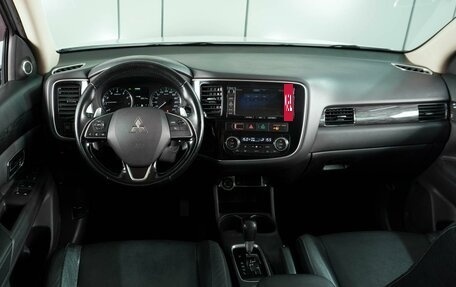 Mitsubishi Outlander III рестайлинг 3, 2015 год, 1 889 000 рублей, 6 фотография