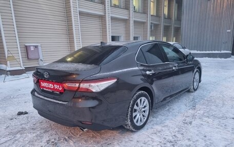 Toyota Camry, 2019 год, 3 200 000 рублей, 10 фотография