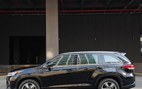 Toyota Highlander III, 2021 год, 3 200 000 рублей, 4 фотография