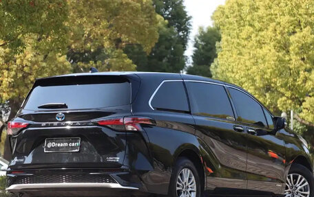 Toyota Sienna, 2022 год, 3 790 000 рублей, 6 фотография