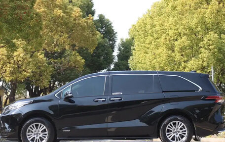 Toyota Sienna, 2022 год, 3 790 000 рублей, 4 фотография