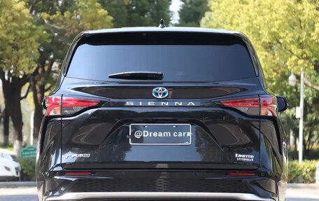 Toyota Sienna, 2022 год, 3 790 000 рублей, 5 фотография
