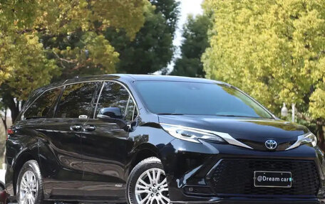 Toyota Sienna, 2022 год, 3 790 000 рублей, 3 фотография