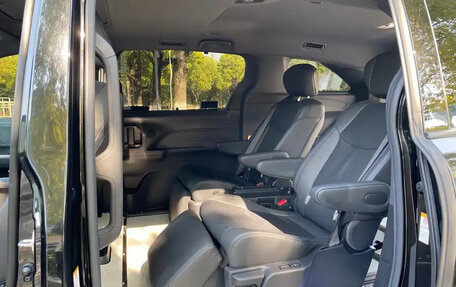 Toyota Sienna, 2022 год, 3 790 000 рублей, 9 фотография