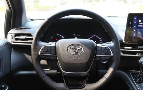 Toyota Sienna, 2022 год, 3 790 000 рублей, 13 фотография