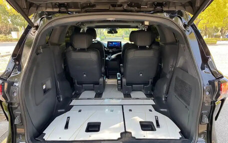 Toyota Sienna, 2022 год, 3 790 000 рублей, 16 фотография