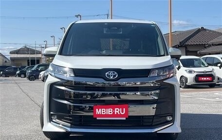 Toyota Noah, 2022 год, 2 100 275 рублей, 2 фотография