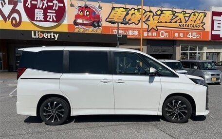 Toyota Noah, 2022 год, 2 100 275 рублей, 5 фотография