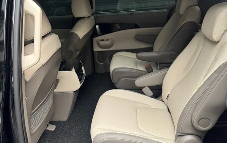 KIA Carnival, 2025 год, 5 000 100 рублей, 8 фотография