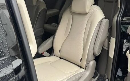 KIA Carnival, 2025 год, 5 000 100 рублей, 7 фотография