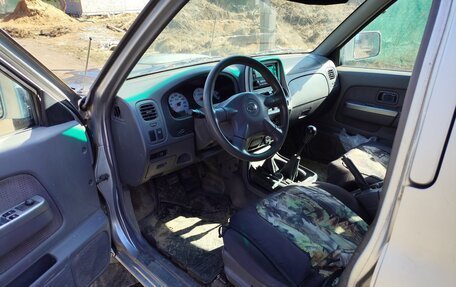Nissan NP300, 2010 год, 749 000 рублей, 5 фотография