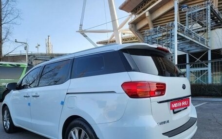 KIA Carnival III, 2020 год, 2 180 000 рублей, 7 фотография
