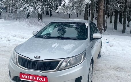 KIA Rio III рестайлинг, 2013 год, 880 000 рублей, 1 фотография
