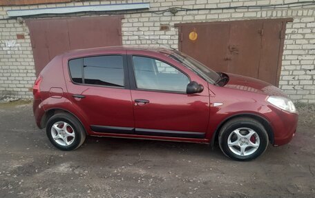 Renault Sandero I, 2011 год, 690 000 рублей, 2 фотография