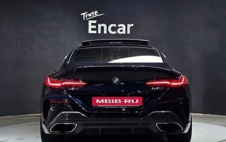 BMW 8 серия, 2021 год, 6 368 000 рублей, 4 фотография
