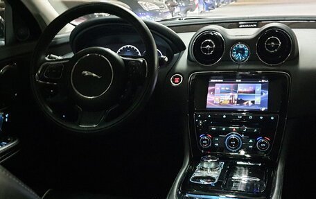 Jaguar XJ IV (X351), 2016 год, 2 850 000 рублей, 3 фотография