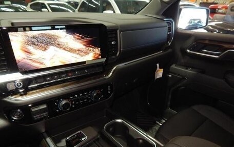 Chevrolet Silverado, 2025 год, 7 000 000 рублей, 30 фотография