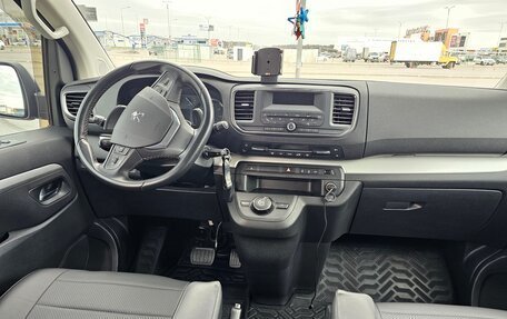 Peugeot Traveller I, 2019 год, 3 800 000 рублей, 21 фотография