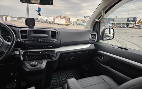 Peugeot Traveller I, 2019 год, 3 800 000 рублей, 22 фотография