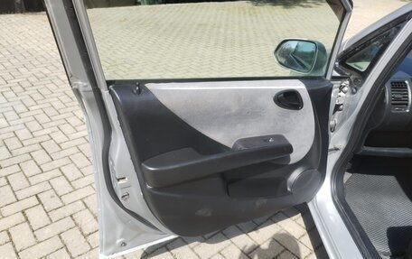 Honda Fit III, 2002 год, 380 000 рублей, 33 фотография