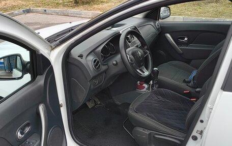Renault Logan II, 2018 год, 630 000 рублей, 21 фотография